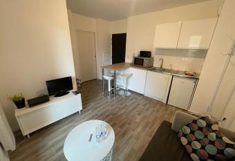 Gredi YourHostHelper has Balcony rooms