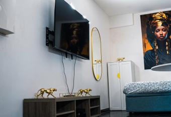 Studio Douillet    Neuilly-sur-Marne allows 18 year olds to book a room