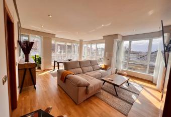 Apartamento nuevo en el centro de Ourense has Balcony rooms