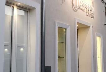 Holiday House has Balcony rooms