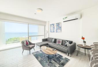 Wonderful 2BR Apt at Sanctuary has Smoking/Balcony rooms