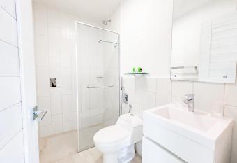 Modern Residence 2bdrm Ocean View has Balcony rooms