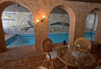 Dein Hotel Suite Wellness has Balcony rooms