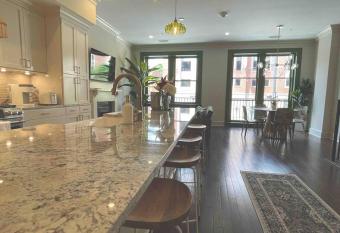 Urban Oasis - Downtown Columbia-Newly Renovated has Balcony rooms
