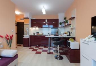 Cozy apartment in Lazur allows 18 year olds to book a room