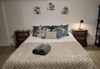 Creative Comfy & Cozy 3rd Floor Furnished Apartment allows 18 year olds to book a room