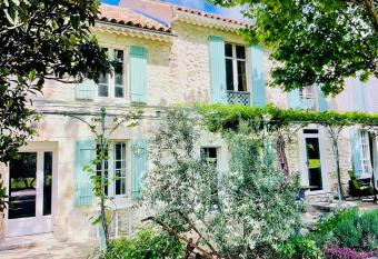 Le Mas d   Aloha has Balcony rooms