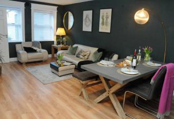 4 Tom s Lane has Balcony rooms