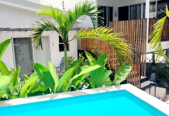 Sharonus units Tamarindo allows 18 year olds to book a room