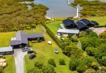 Peace and Aroha Mangawhai has Balcony rooms