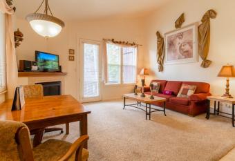 Estes Mountain Stays has Balcony rooms