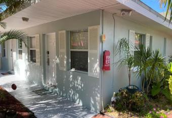 Reel Paradise steps to bay beach fishing dock allows 18 year olds to book a room