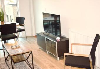 Cozy One bedroom apartment in greenford has Balcony rooms