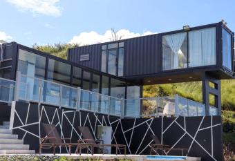 Visum Luxury Container House has Balcony rooms
