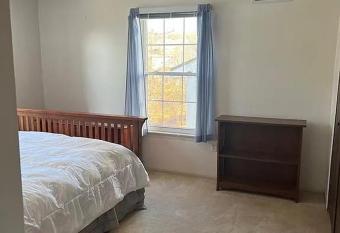 Budget 3 bedrooms homestay allows 18 year olds to book a room