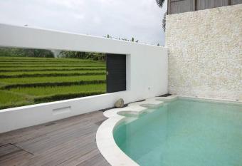 Designer Home with Rice Field View in Canggu has Balcony rooms