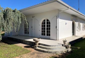 villa Moana andernos has Balcony rooms