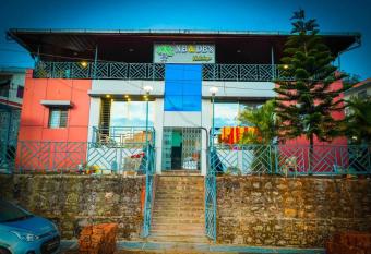 NB&DB HOLIDAY S has Smoking/Balcony rooms