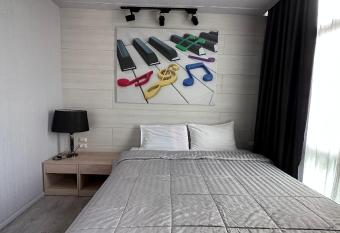 16B the grand sea view jomtien near beach allows 18 year olds to book a room