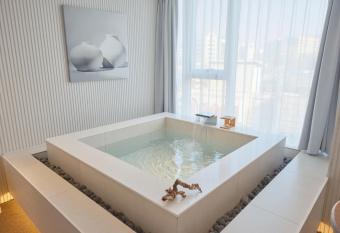 The Leap Seoul Sadang has rooms with a private hot tub