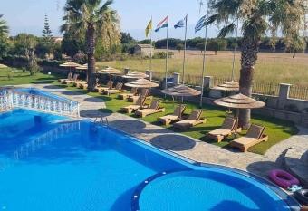 Hellens Village has Balcony rooms