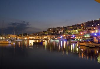 Apartment Center Piraeus location Kastella Passalimani Port has rooms with a private hot tub