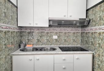 Apartamento El Reloj 2 allows 18 year olds to book a room