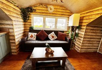 Squirrel Hideaway in Formby Liverpool has Balcony rooms