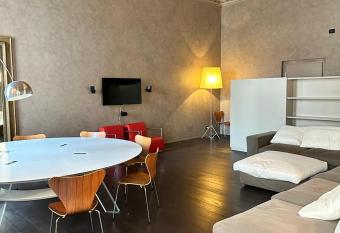 Ca  del Conte has Balcony rooms