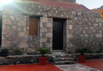 VILLA PARAISO ALDEANO allows 18 year olds to book a room