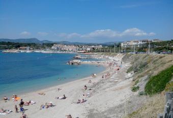 Charmant appartement avec terrasse proche de la mer has Balcony rooms