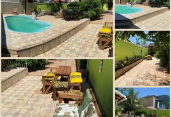 CASA COM PISCINA has Balcony rooms