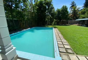 Exclusive Pearl Villa - Jasmine allows 18 year olds to book a room