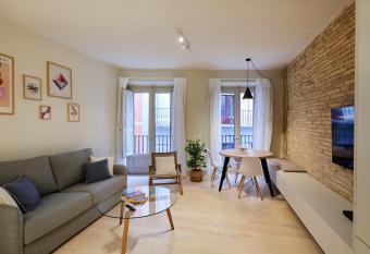 TuApartamento Zapateria 30 has Balcony rooms