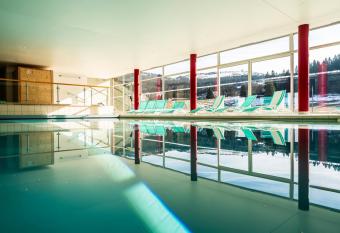 H  tel-Club C  t   Dole, USSIM Vacances Les Rousses has Balcony rooms