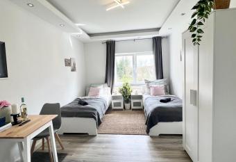 Helle, gem  tliche Ferienwohnung in Bremerhaven has Balcony rooms