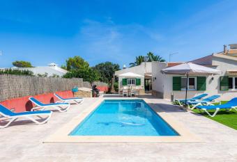 Villa Neptuno has Balcony rooms