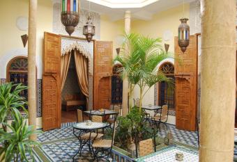 Riad Dar Zouhour has Balcony rooms