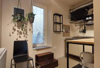 MonolocaleMinimal has Balcony rooms