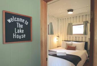 Olympic Panorama Lake House 2BR allows 18 year olds to book a room