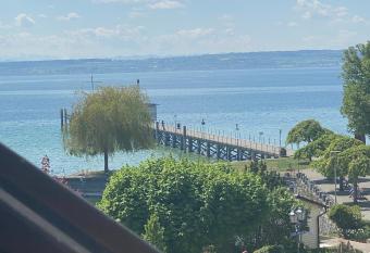 Hagnauer-Ferienwohnung im Seegarten allows 18 year olds to book a room