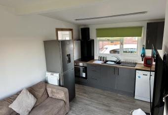 Stunning 1-Bed Apartment in Mablethorpe has Balcony rooms