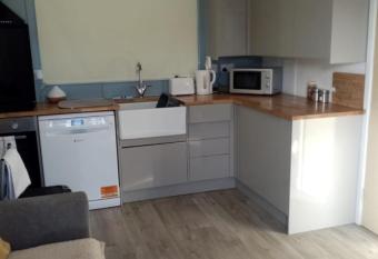 Beautiful 2-Bed Chalet H3 in Mablethorpe has Balcony rooms