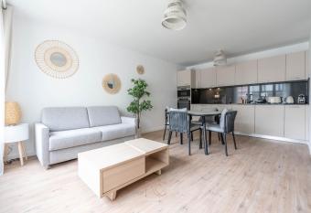 *Disneyland-Paris* 4pers Wifi, Parking, Netflix allows 18 year olds to book a room