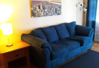 Joyful and Cozy Apartment in Midtown Tucson allows 18 year olds to book a room