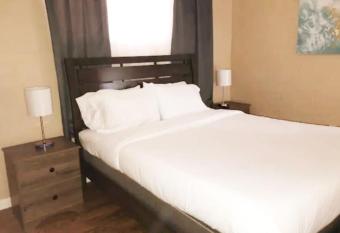 Great One-Bedroom Homestay in Midtown Tucson allows 18 year olds to book a room