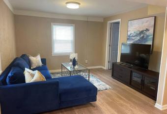 Uptown Luxury, Pet Friendly has Balcony rooms