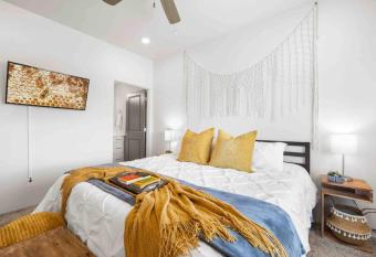 The True Badger Honey House has Balcony rooms