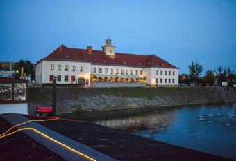 Restaurant und Pension Alberthafen allows 18 year olds to book a room