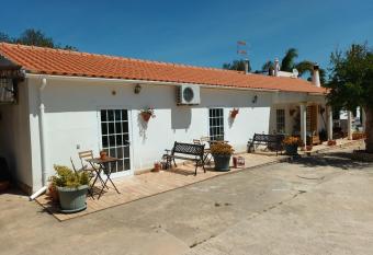 B&B Quinta da Rom  zeira allows 18 year olds to book a room